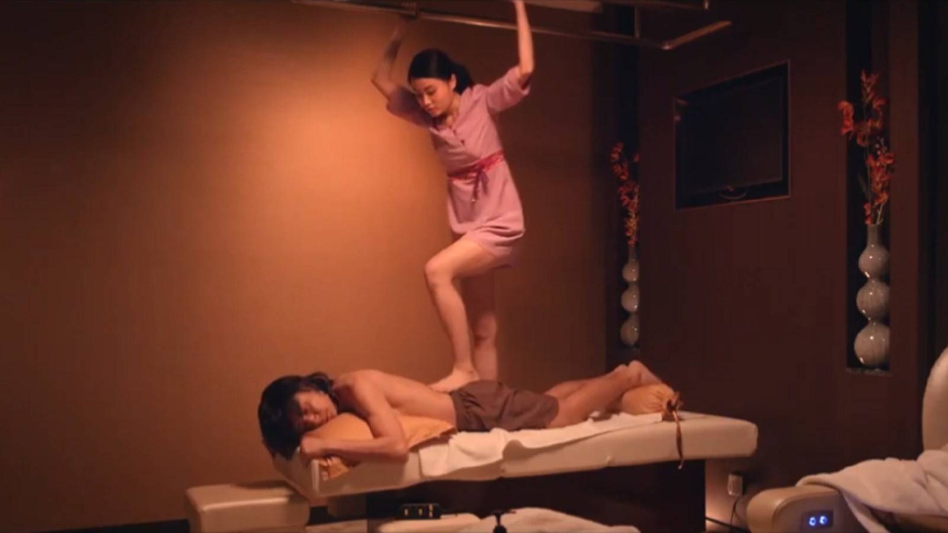 男子恋上按摩女,于是送糖醋排骨给她吃,最后却把女孩吓跑了